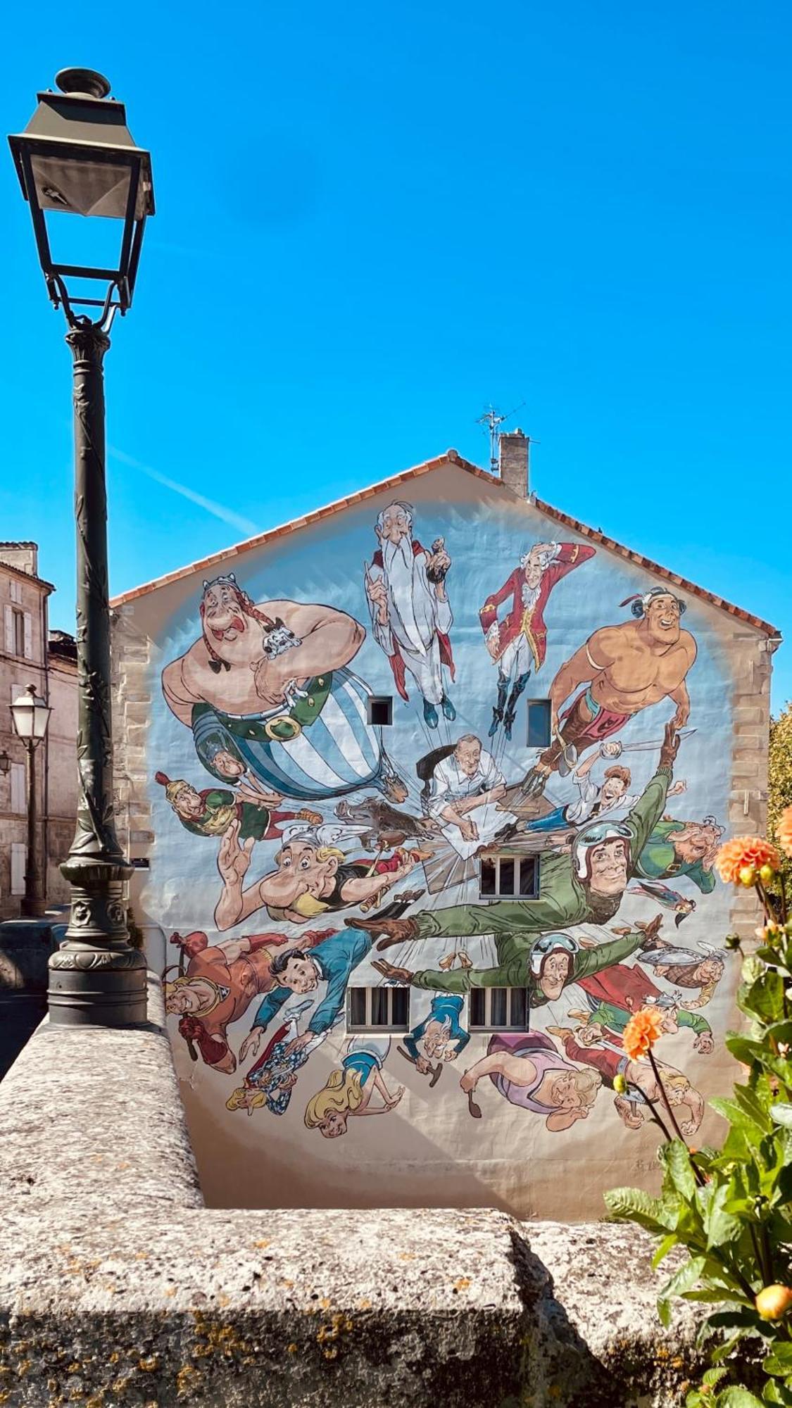 Appart Proche Gare Tgv Angouleme Deco Theme Bande Dessinee Bagian luar foto